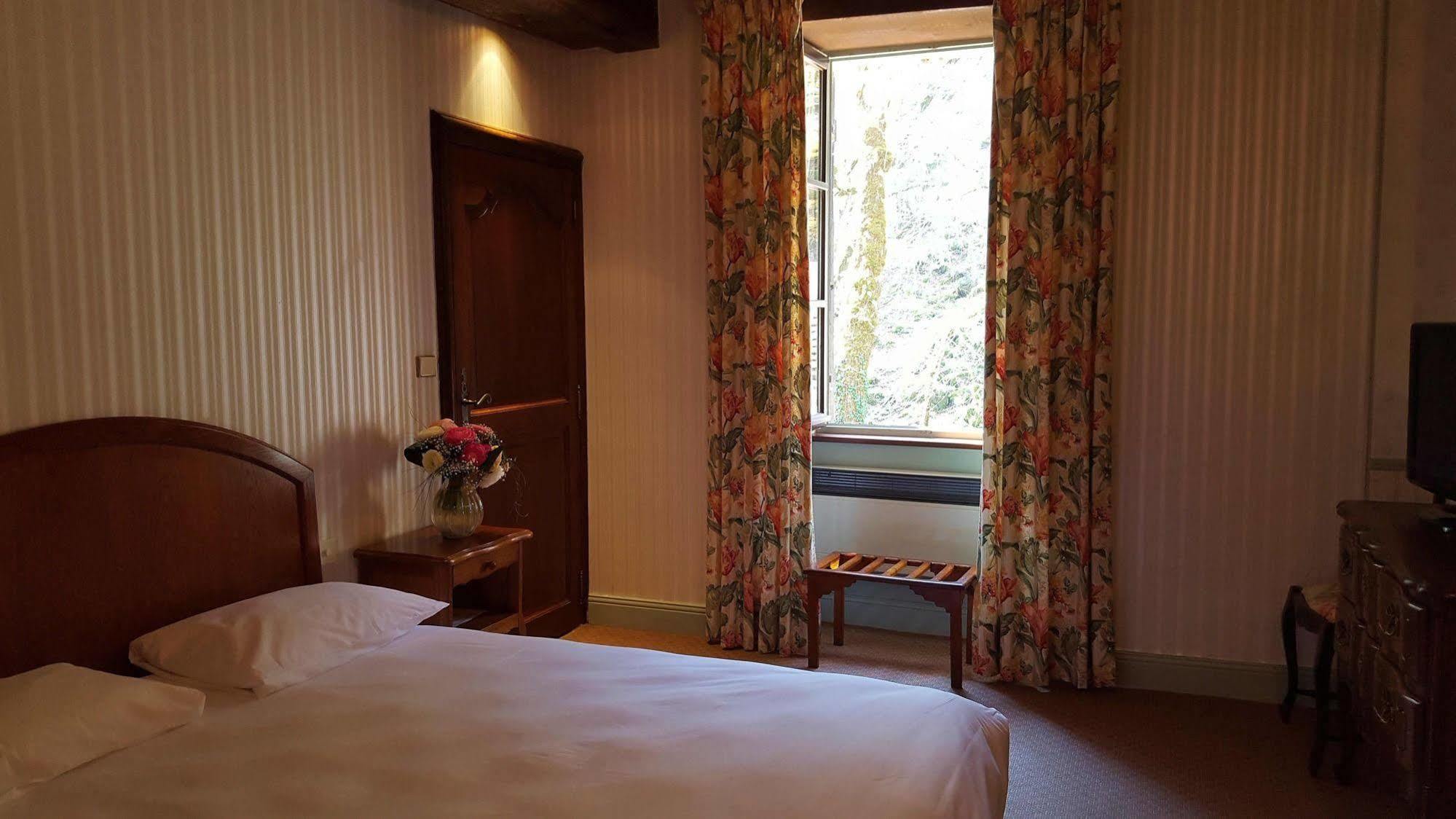 Le Moulin Des Ruats Hotel Avallon Bagian luar foto